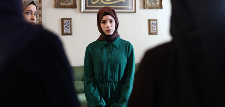 Красные бутоны - кадры из сериала