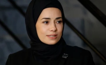 Красные бутоны 5 серия