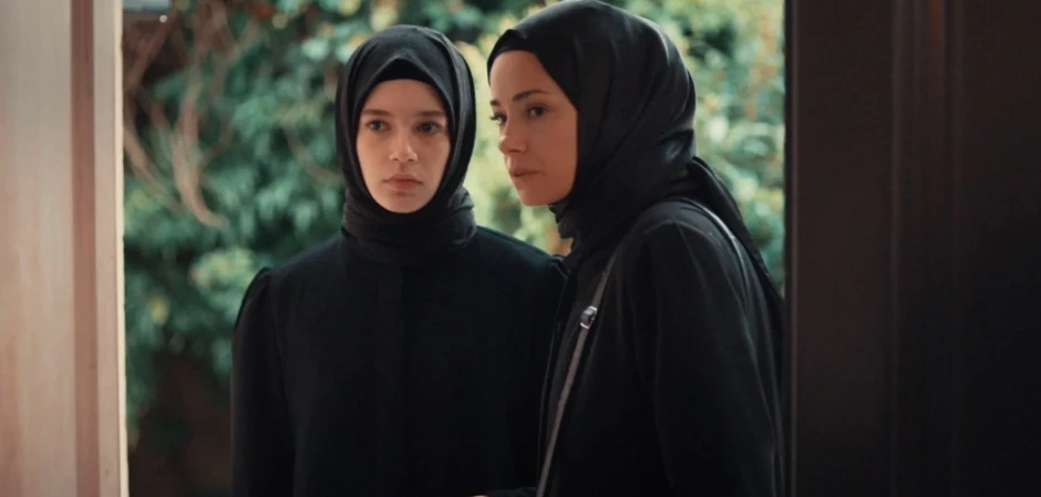 Красные бутоны - кадры из сериала